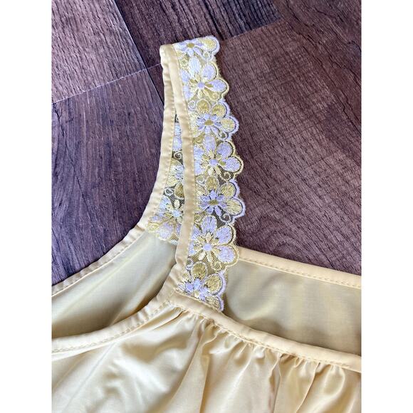 Y2K Inspired Butter Yellow Lacey Feminine Babydoll Tank Sz M - Picture 5 of 8